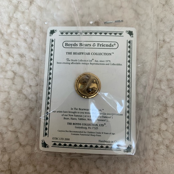 Boyd Bear Pin Lot - 7 new pins in packaging - Picture 14 of 14